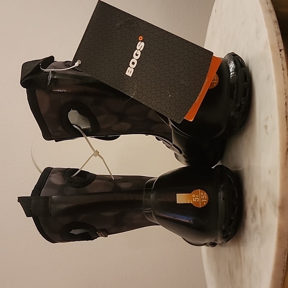 BOGS - Picture 2 of 5